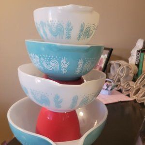 Pyrex Vintage (Set of 4) Amish Cinderella Nesting Mixing Bowls